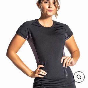 Virus Short-sleeve Rashgaurd | Workout Top